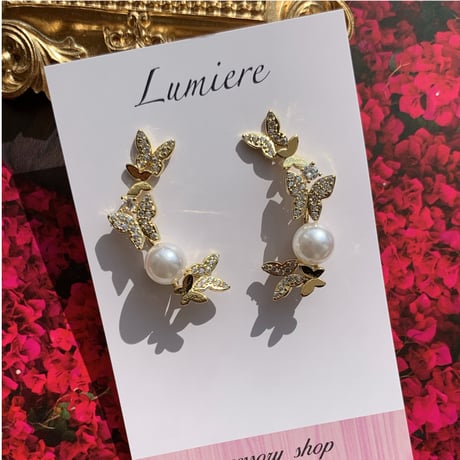 butterfly × pearl curve pierce