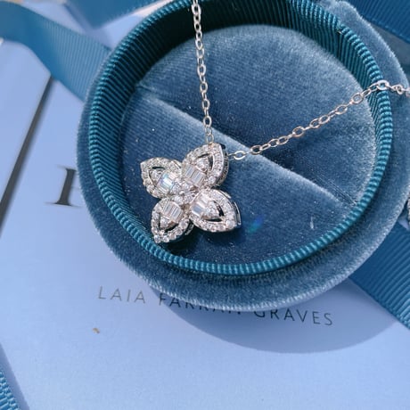 flower stone solid body necklace