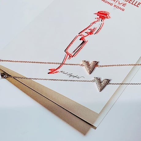 v motif bracelet