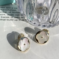 flower shell earring