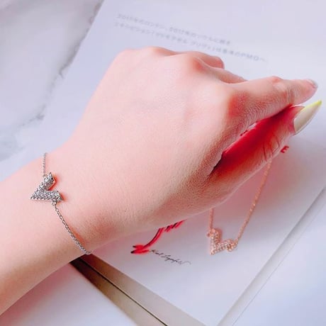v motif bracelet