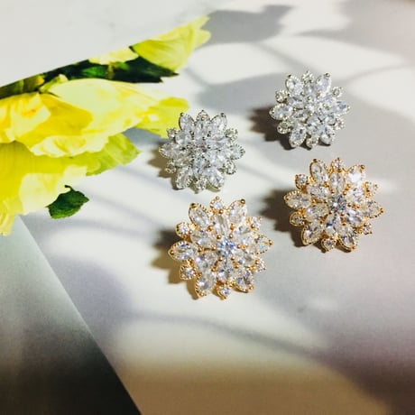 large diamond pierce/earring