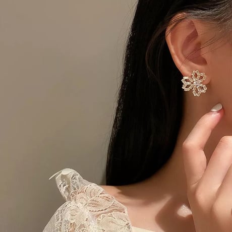 clover stone  pierce