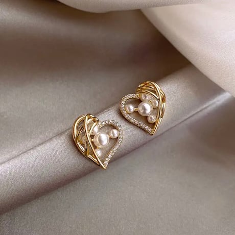 heart × pearl pierce