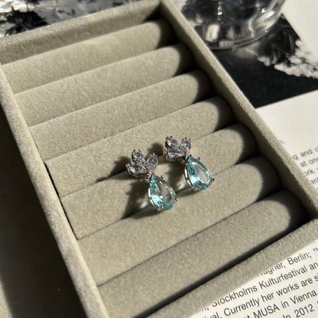 blue stone × silver pierce