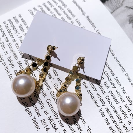 pearl × stone chain pierce