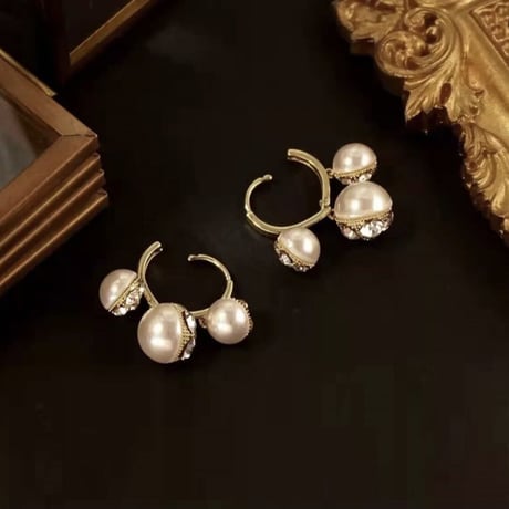 stone ×  pearl bowl loop pierce