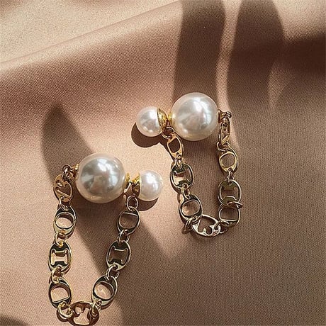 pearl × chain pearl catch pierce