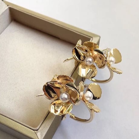 metal gold flower pierce
