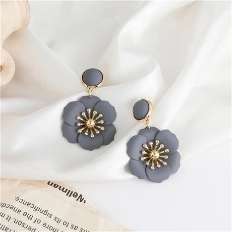 mat flower pierce