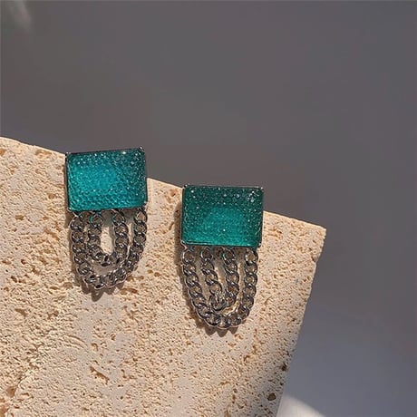 square stone × chain pierce