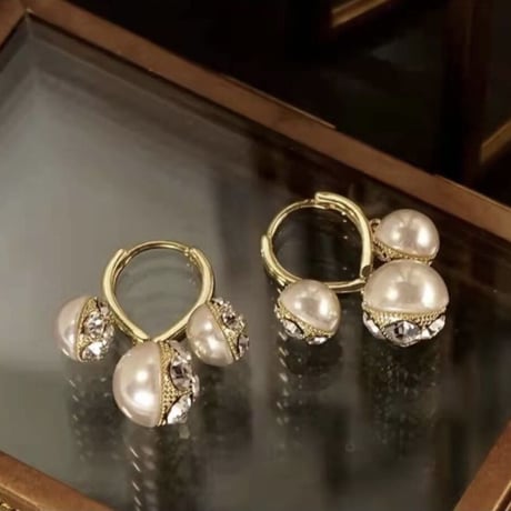 stone ×  pearl bowl loop pierce