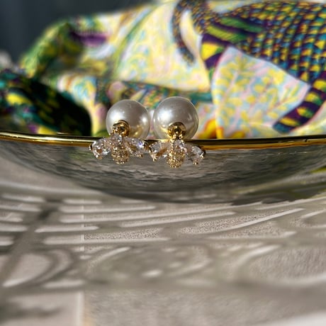 bee pearl catch pierce