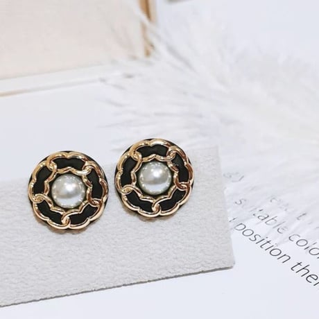 loop chain black one point pierce