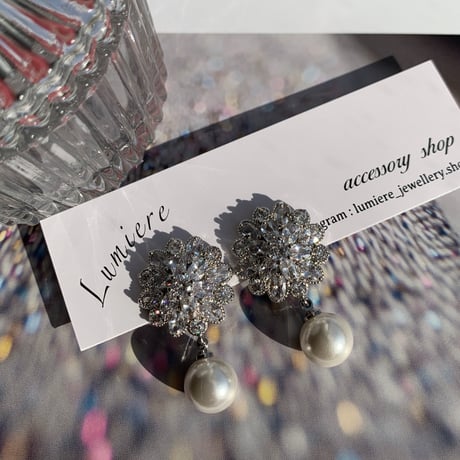 zirconia stone × pearl earring