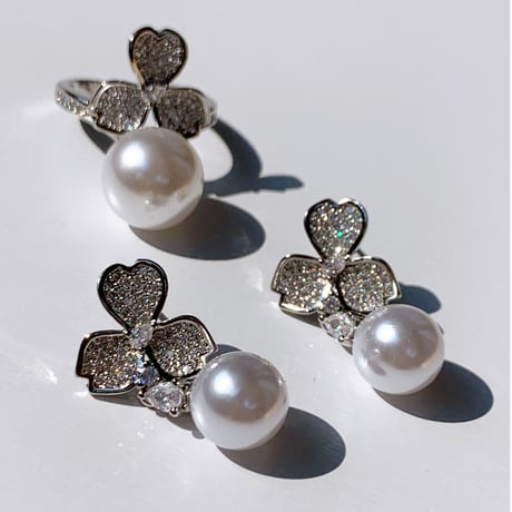 clover ×  pearl open ring