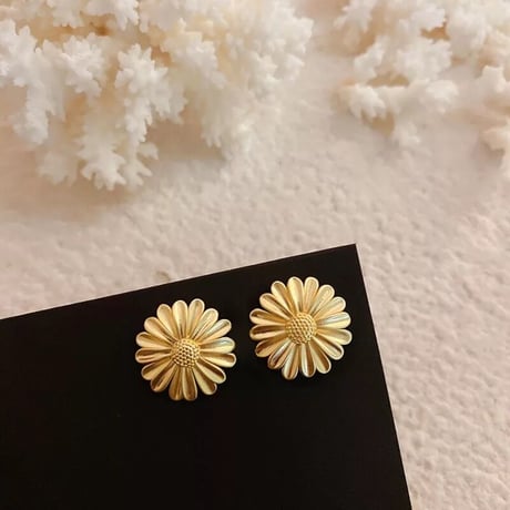 mat gold flowerone point pierce