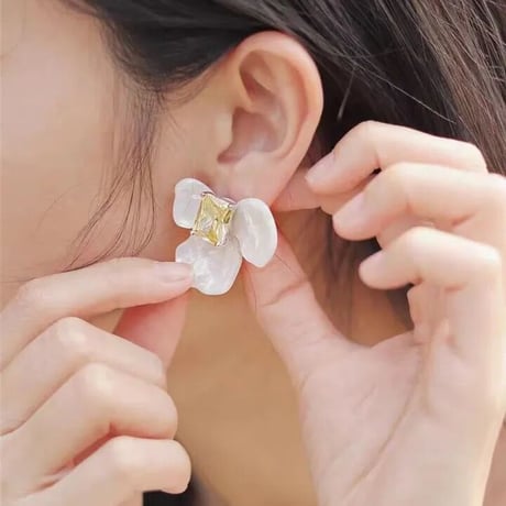 flower color stone pierce