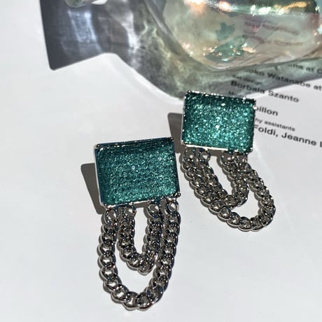 square stone × chain pierce