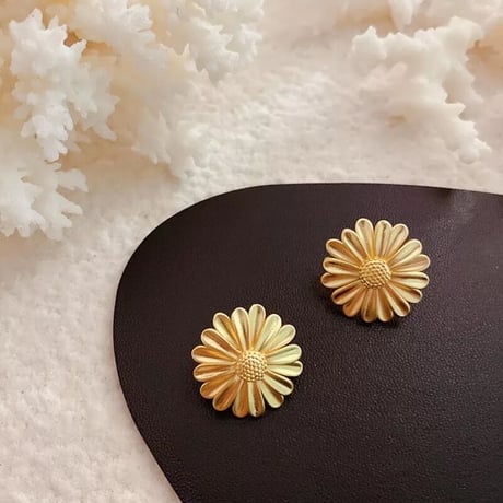 mat gold flowerone point pierce