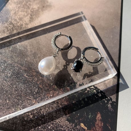 drop pearl × black stone asymmetry pierce