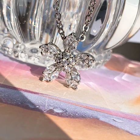zirconia  flower stone necklace