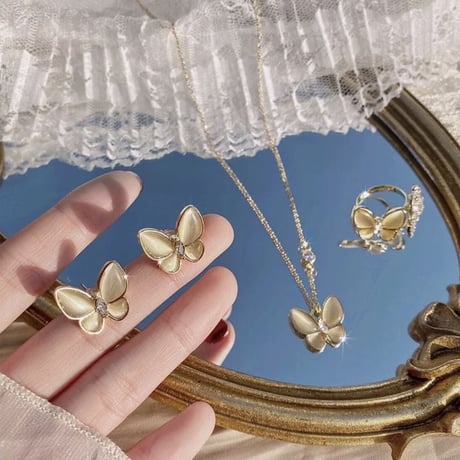 butterfly clear stone   necklace