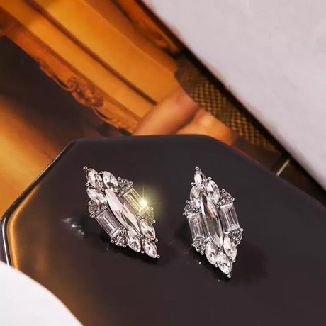 diamond shape stone pierce
