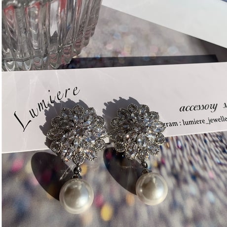 zirconia stone × pearl earring