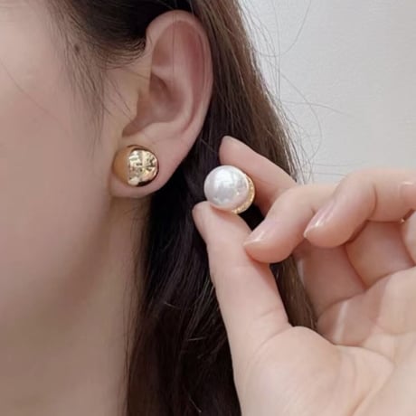 gold × pearl catch pierce