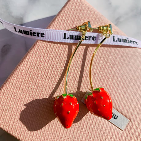 strawberry pierce