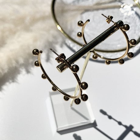 simple gold bowl big hoop pierce