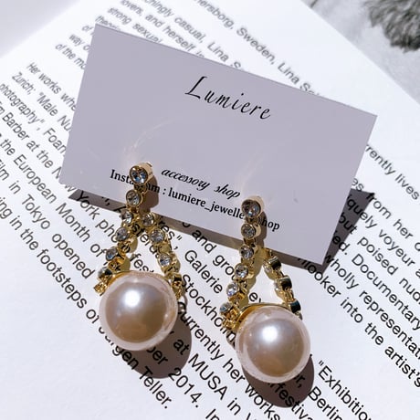 pearl × stone chain pierce