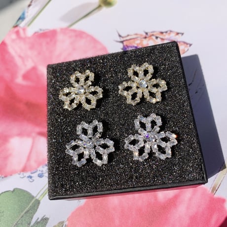 clover stone  pierce