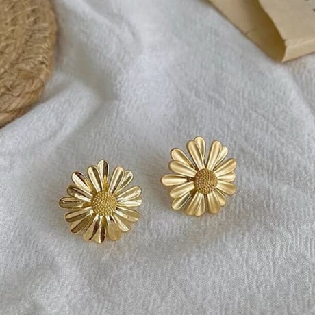mat gold flowerone point pierce