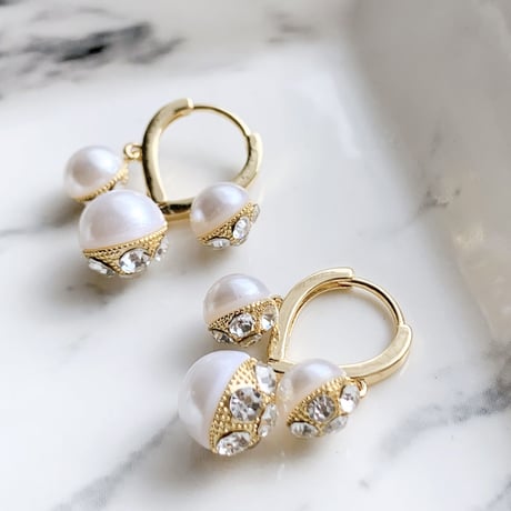 stone ×  pearl bowl loop pierce