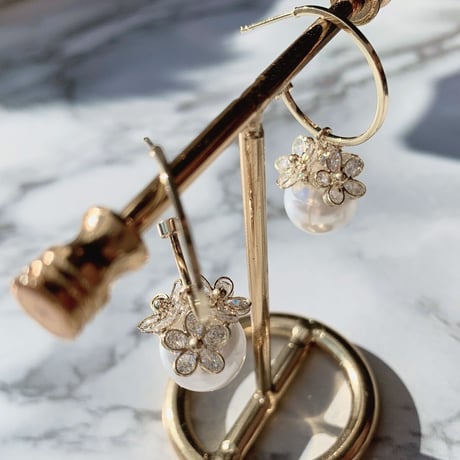 flower × pearl hoop pierce