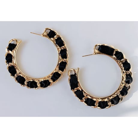 chain hoop pierce