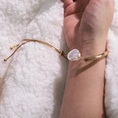 baroque pearl ×  gold bracelet