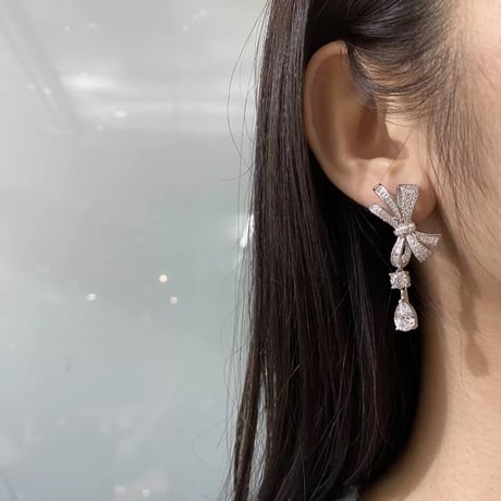 ribbon × stone pierce