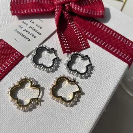 flower × pearl hoop pierce