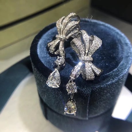 ribbon × stone pierce