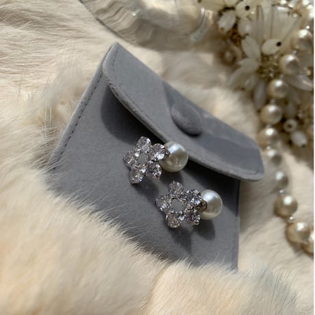flower stone pearl catch pierce