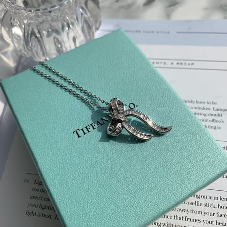 three-dimensional ribbon necklace