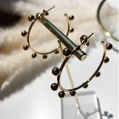 simple gold bowl big hoop pierce