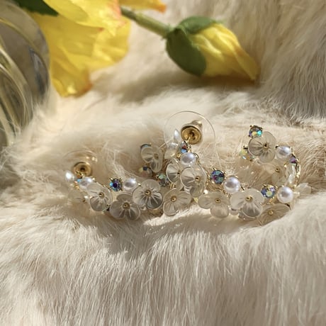 flower ×  pearl stone hoop pierce