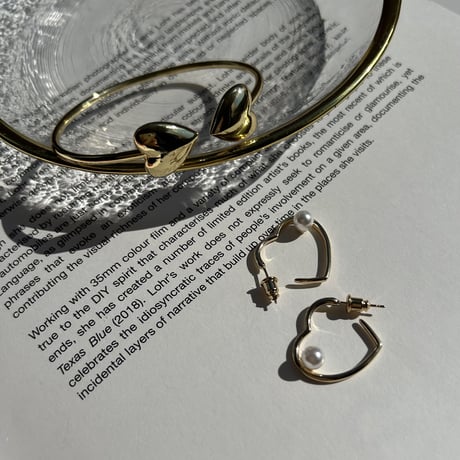 heart × pearl hoop pierce