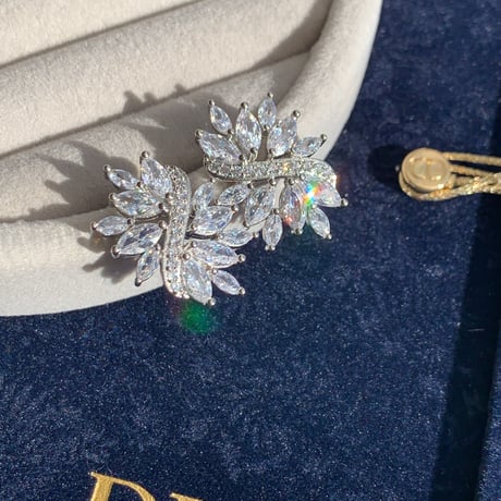 zirconia stone curve leaf pierce