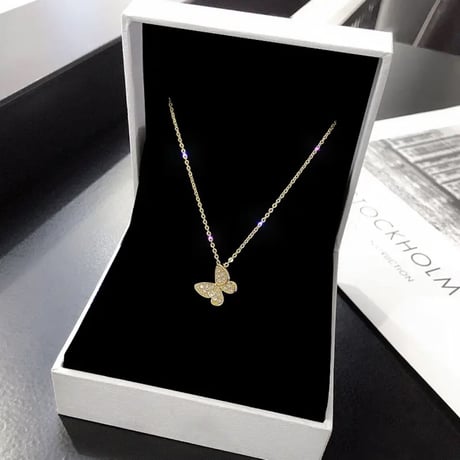 one point butterfly necklace