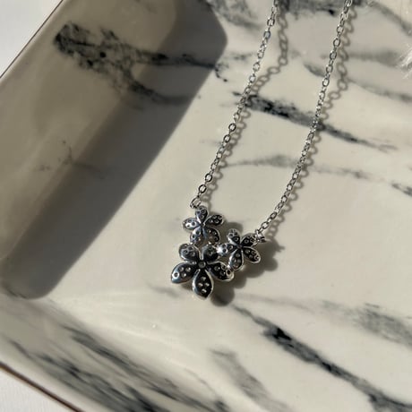 zirconia flower necklace